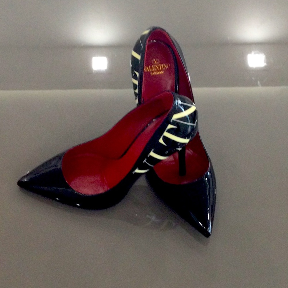 VALENTINO NEW SIZE 40 NEW